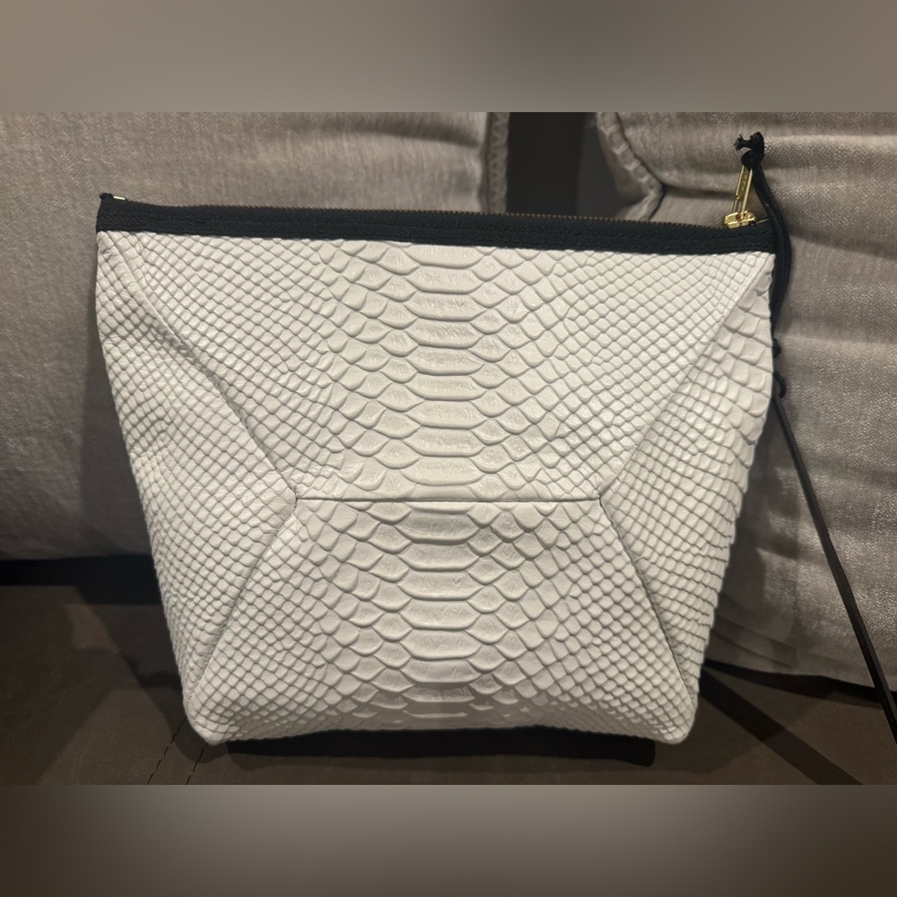 Ampersand As Apostrophe Faux Python Zip Clutch NWT - image 2